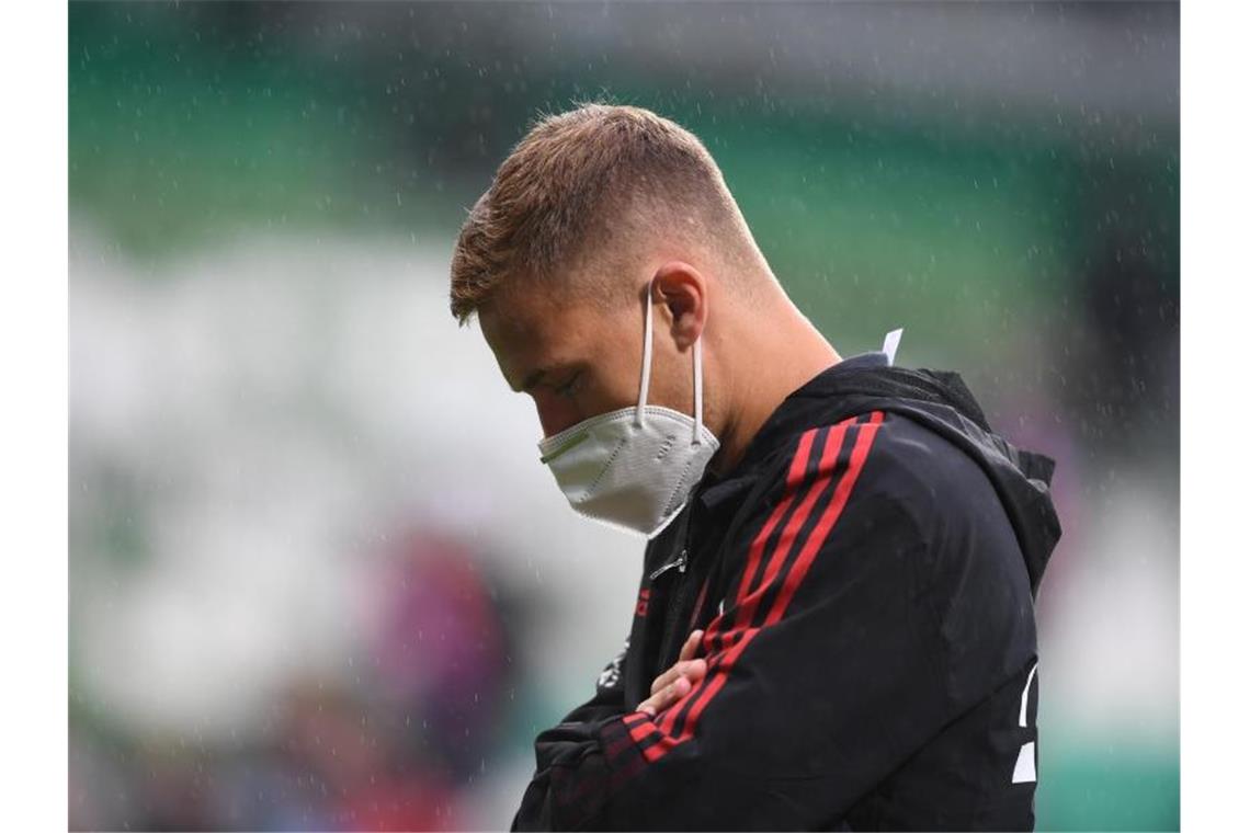 Kein Kimmich gegen BVB: Virus mindert Bayerns 2G-Problem Bayerns Joshua Kimmich steht vor einem Spiel auf dem Platz. (Archivbild). Foto: Carmen Jaspersen/dpa