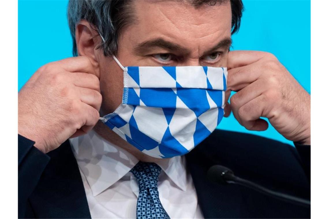 Geister-Schauspiel auf Bewährung: Re-Start fast unfallfrei Bayerns Ministerpräsident Markus Söder (CSU) war mit dem Bundesliga-Neustart zufrieden. Foto: Sven Hoppe/dpa