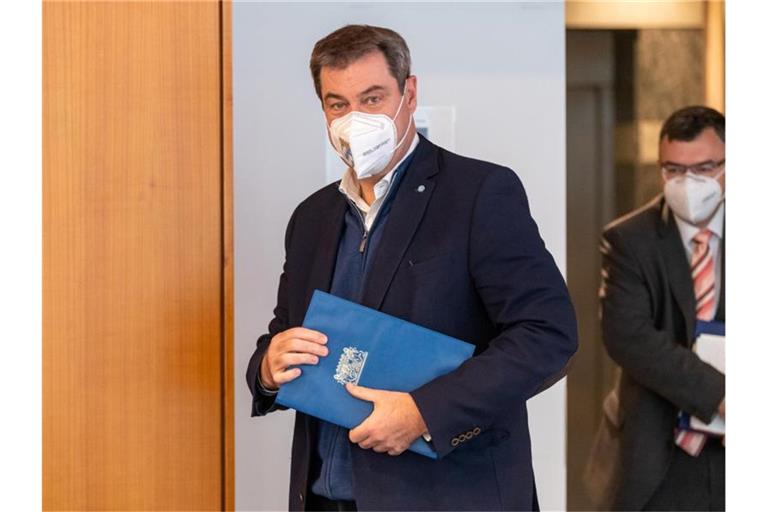 Bayerns Ministerpräsident Markus Söder hat sein Kabinett für den Mittag zu einer Sondersitzung zusammengerufen. Foto: Peter Kneffel/dpa Pool/dpa
