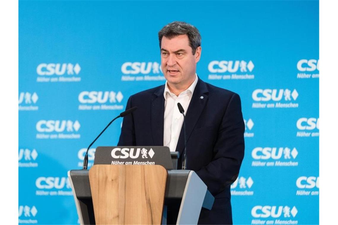 Söder: Profi-Fußballer sollen auf Geld verzichten Bayerns Ministerpräsident Markus Söder schlägt den Fußball-Profis vor, auf Geld zu verzichten. Foto: Matthias Balk/dpa