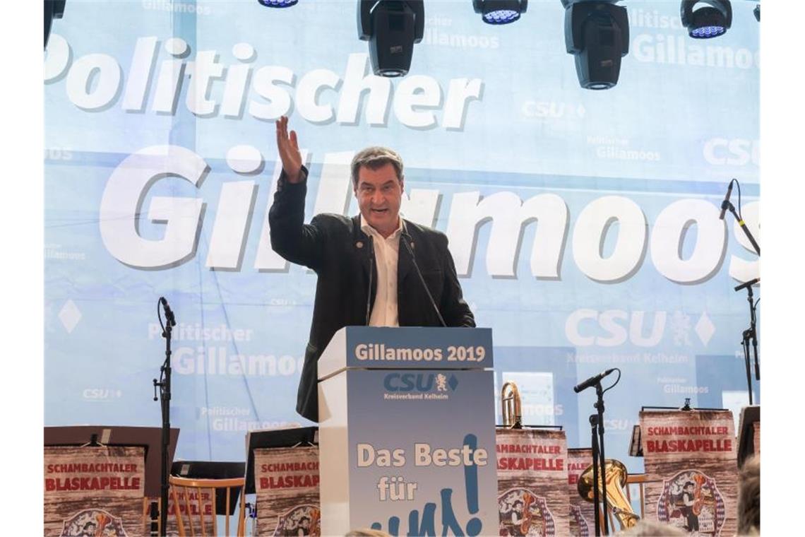 Bayerns Ministerpräsident Söder spricht beim Gillamoos-Volksfest. Foto: Peter Kneffel