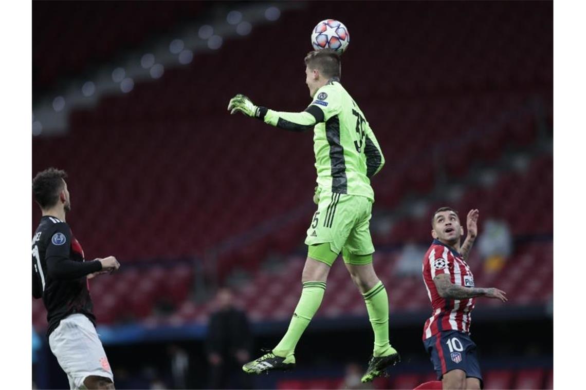 „Gelungener Abend“: FCB-Coach Flicks wichtige Erkenntnisse Bayerns Torwart Alexander Nübel köpft den Ball. Foto: Bernat Armangue/AP/dpa