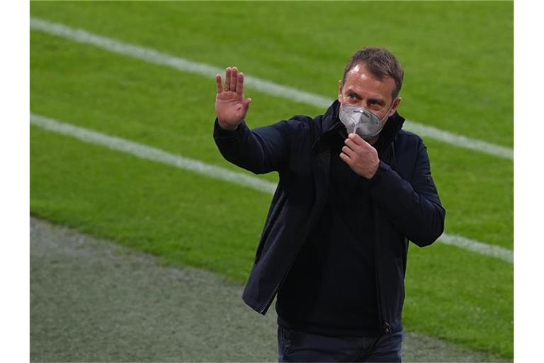 Bayerns Trainer Hansi Flick steht mit seinem Club vor dem Gewinn der deutschen Meisterschaft. Foto: Christof Stache/AFP Pool/dpa