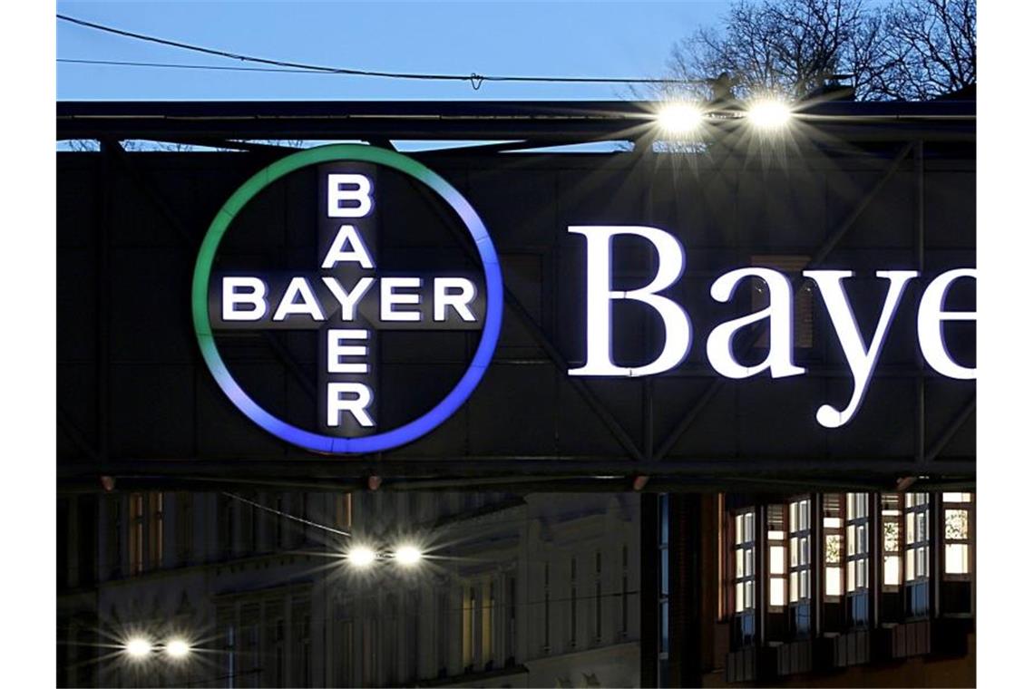 Bayers Konzernumsatz fiel im zweiten Quartal um 6,2 Prozent auf rund 10 Milliarden Euro. Foto: Oliver Berg/dpa