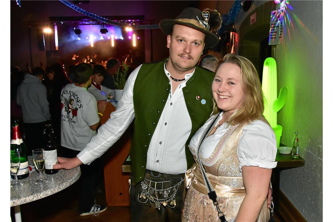 Bayrische Tracht war an diesem Abend angesagt. Zünftige Stimmung auf der Party B...