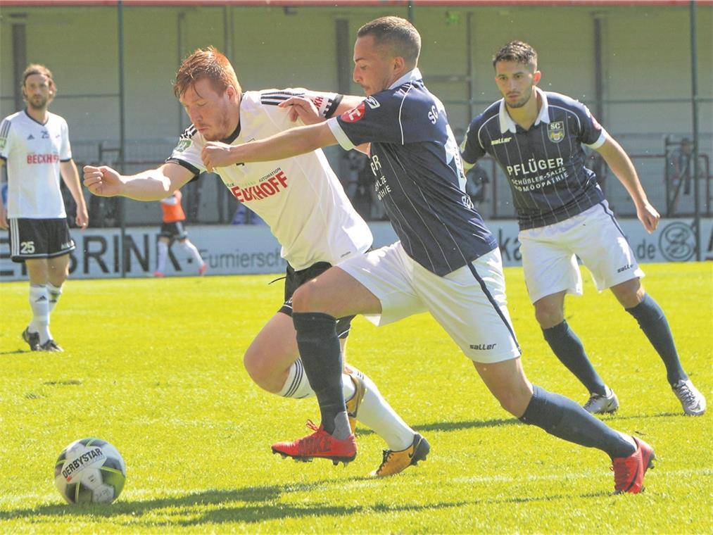 SG Sonnenhof Großaspach verpflichtet Patrick Choroba Beackert künftig die rechte Abwehrseite der SG Sonnenhof: Patrick Choroba (weißes Trikot).