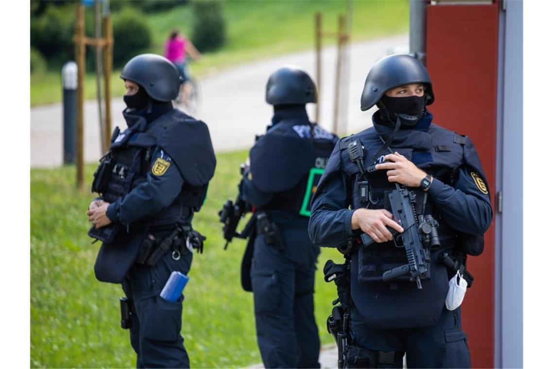 Beamte der Bereitschaftspolizei im baden-württembergischen Oppenau. Foto: Philipp von Ditfurth/dpa
