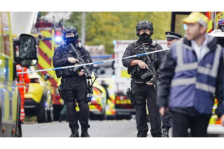 Beamte konnten den mutmaßlichen Angreifer nach Polizeiangaben durch Schüsse stoppen.