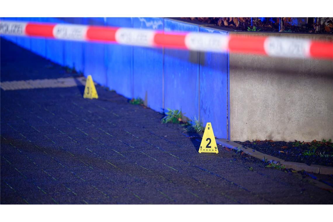 Beamte sicherten bis spät in die Nacht Spuren.