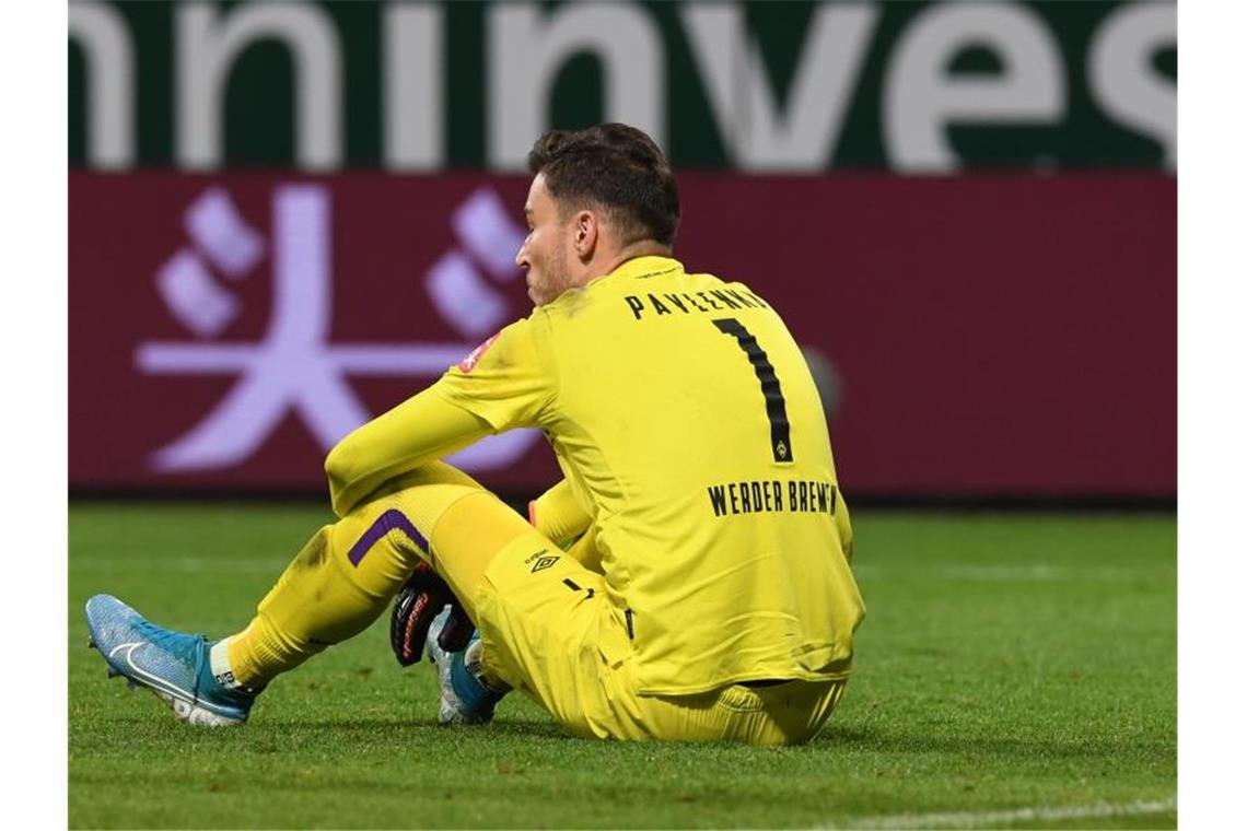 Leipziger Aufholjagd, Bremer Debakel und Düsseldorfer Krise Bedient: Werder-Keeper Jiri Pavlenka muss die 0:5-Klatsche gegen Mainz erst einmal sacken lassen. Foto: Carmen Jaspersen/dpa