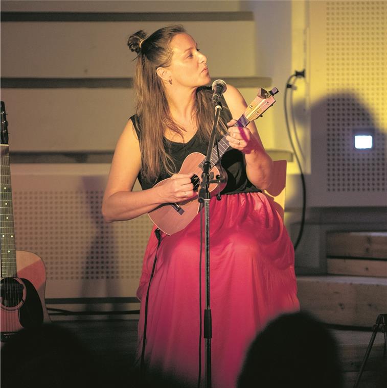 Lieder zum Träumen Beeindruckt mit ihrem gefühlvollen Gesang: Marie Louise im Schloss Ebersberg. Foto: A. Becher