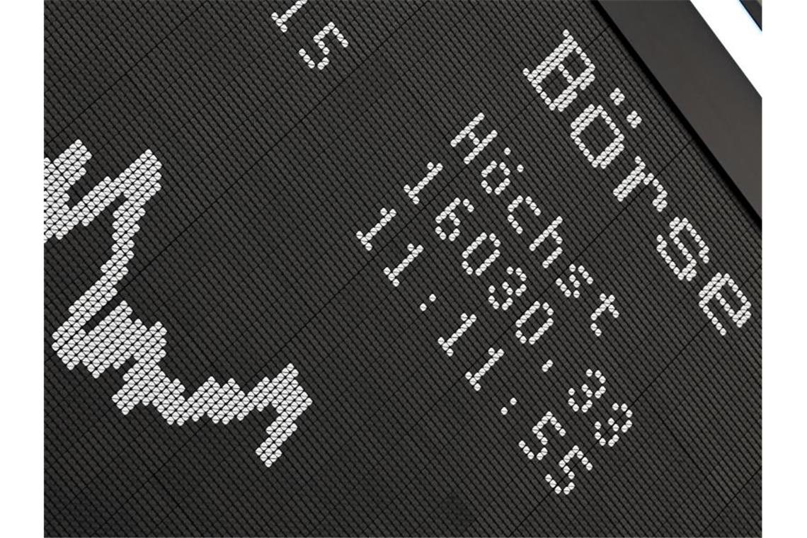 Rekordjäger Dax - Die Hoffnungen überwiegen Beflügelt von guten Unternehmensbilanzen hat der Dax erstmals die Marke von 16.000 Punkten geknackt. Foto: Arne Dedert/dpa