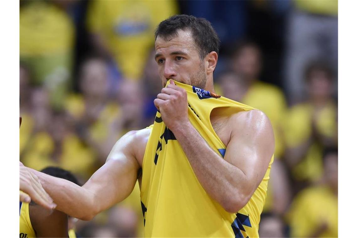 Handballer und Basketballer mit großen Sorgen Befürchtet Gehaltseinbußen aufgrund der Corona-Krise: Oldenburgs Philipp Schwethelm. Foto: Carmen Jaspersen/dpa