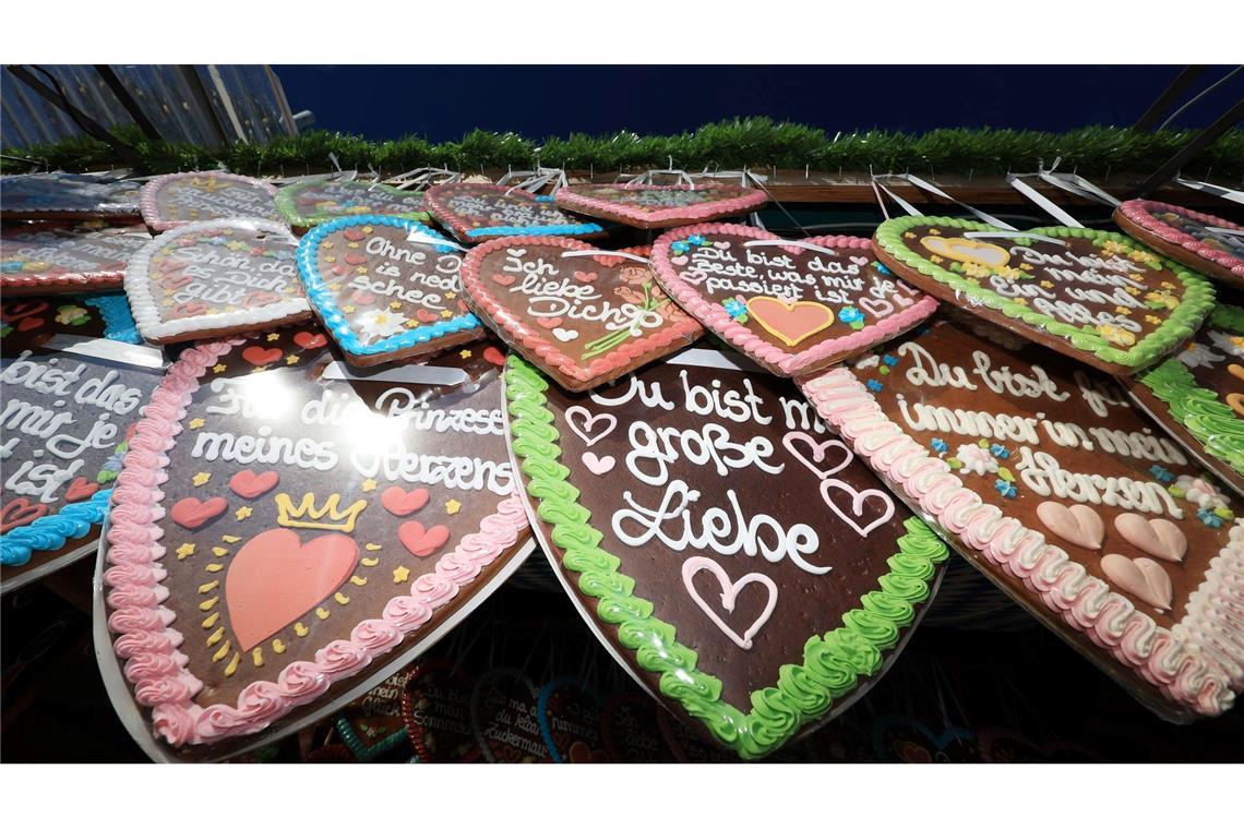 190. Oktoberfest: "Gegen die Krisen der Welt" Begehrtes Mitbringsel vom Oktoberfest - Lebuchenherzen.
