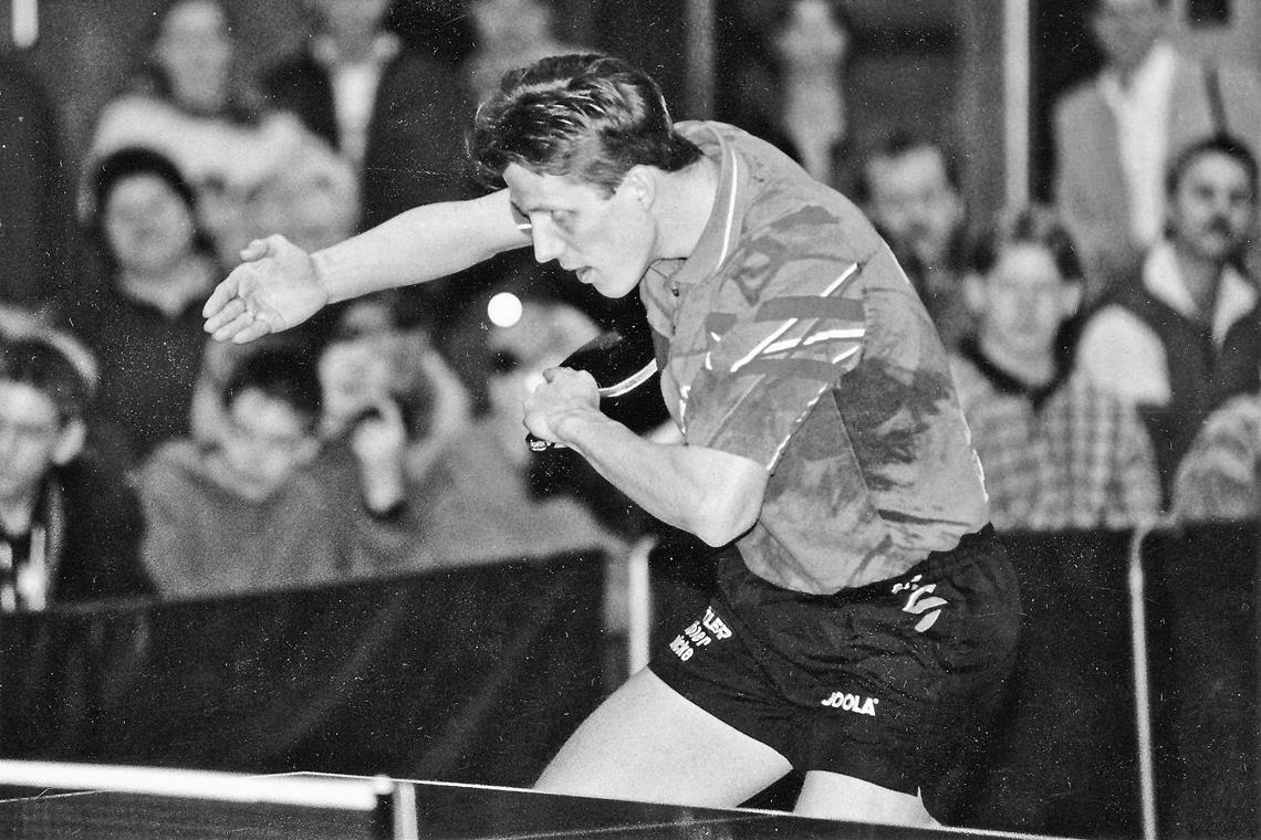 Begeisterte 1997 die Fans in der Auenwaldhalle: Der deutsche Tischtennis-Weltmeister und heutige Bundestrainer Jörg Roßkopf. Foto: B. Strohmaier