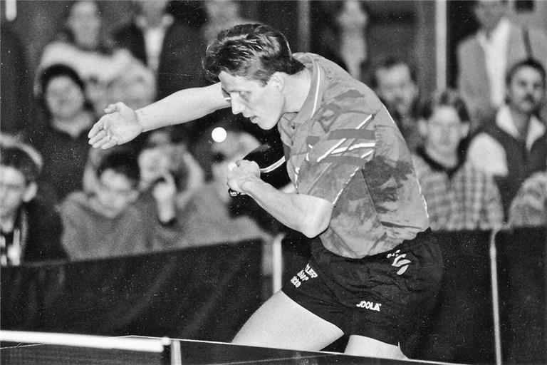 Begeisterte 1997 die Fans in der Auenwaldhalle: Der deutsche Tischtennis-Weltmeister und heutige Bundestrainer Jörg Roßkopf. Foto: B. Strohmaier