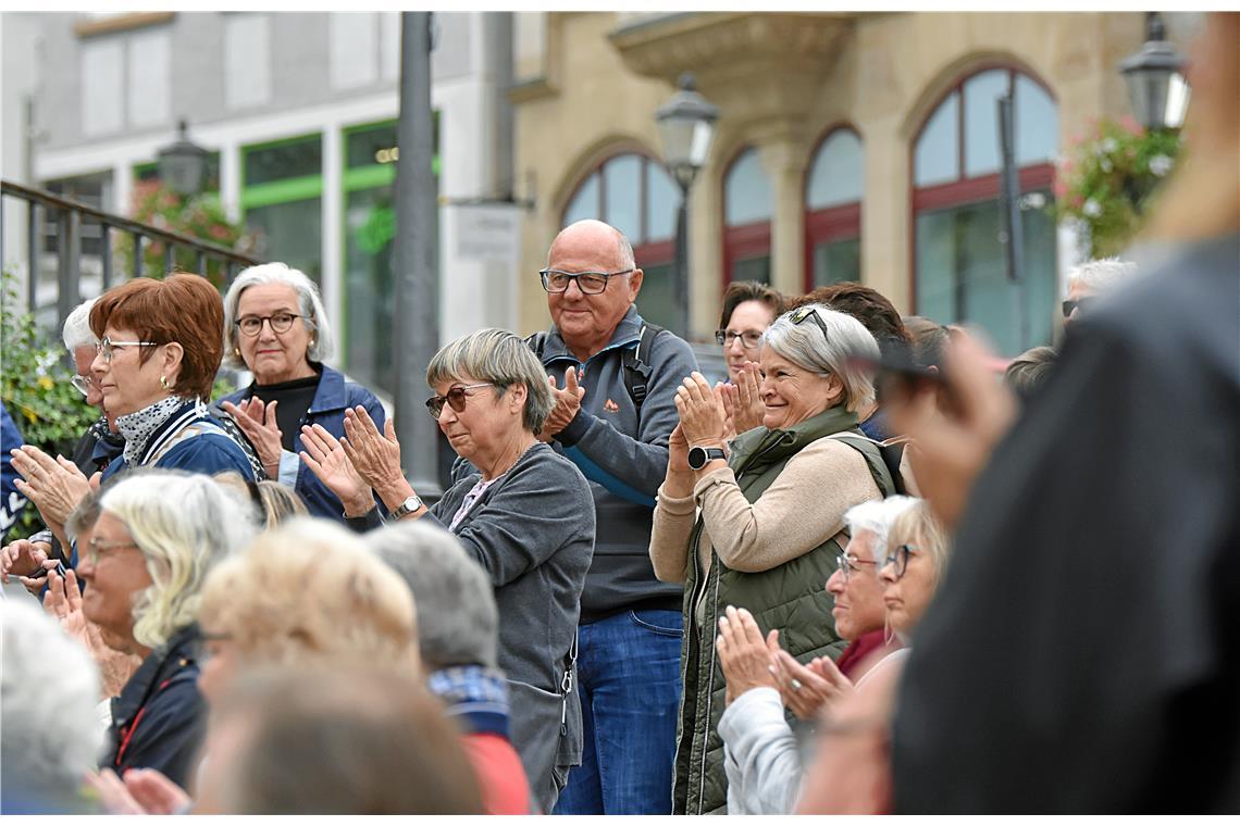 Begeistertes Festivalpublikum bei "Mitten in Europa" mitten in Backnang. 