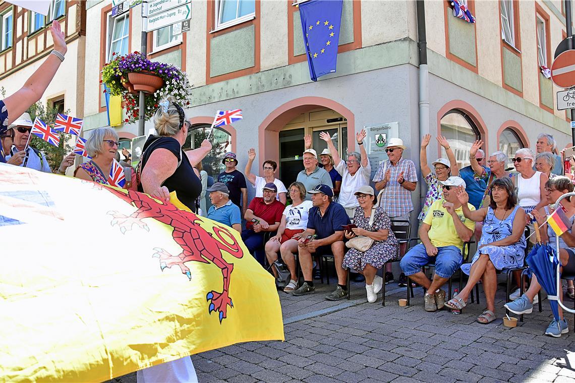 Begeisterung am Straßenrand. Feier zu 60 Jahre Städtepartnerschaft Murrhardt und...