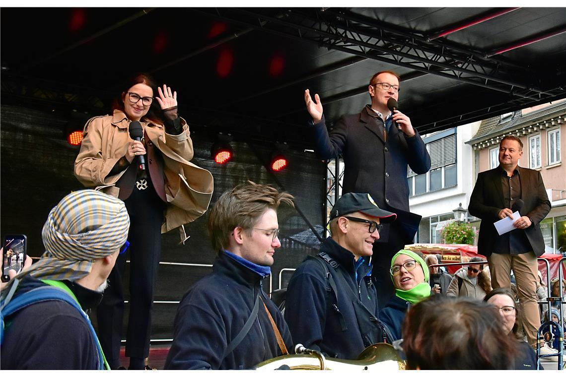 Begrüßung durch OB Maximilian Friedrich und Sigrid Göttlich (links). Backnanger ...