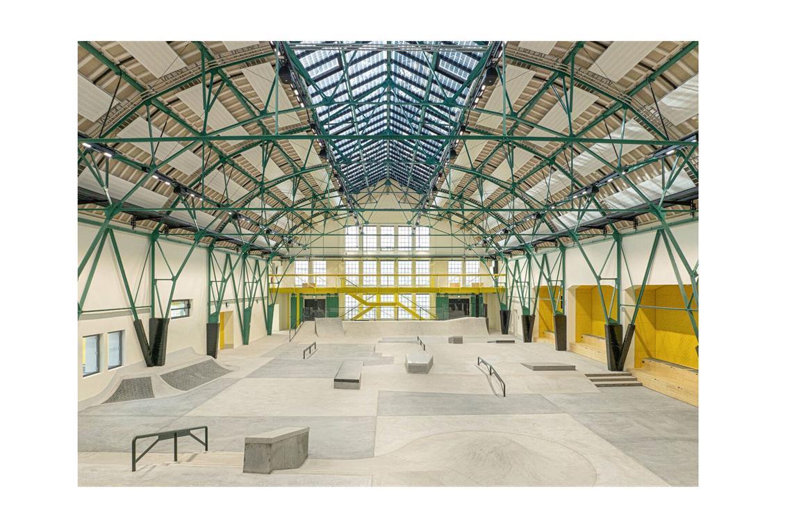 Behnisch Architekten aus Stuttgart haben auch in München ein Büro, das mit dem Actionsportzentrum in München, einer  Umnutzung einer Halle für vielfältige Sportarten auf der Longlist reüssierte.
