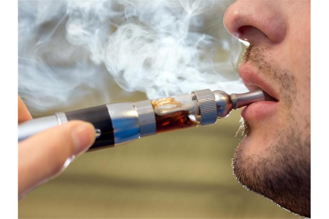Behörden in den USA prüfen einen Zusammenhang zwischen Lungen-Erkrankungen und dem Konsum von E-Zigaretten. Foto: Friso Gentsch