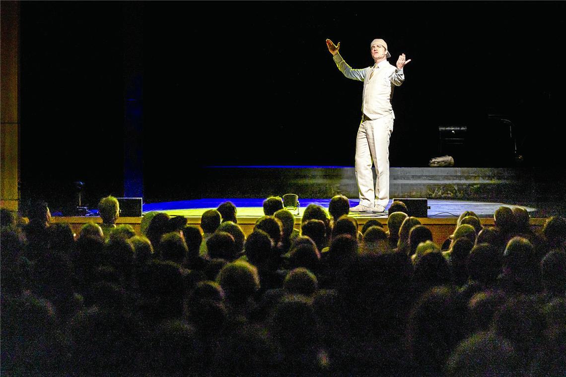 Bei allem Klamauk bleibt Bobo Wartke inhaltlich nah am sophoklischen Original.Foto: Karen Steinebronn