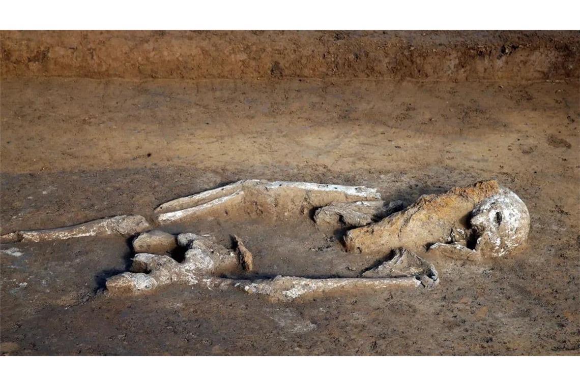 Bei Arbeiten für eine Umgehungsstraße bei Theißen in Sachsen-Anhalt fand man auf einem Friedhof aus der Merowingerzeit (6. Jahrhundert) das Grab eines Wiedergängers.