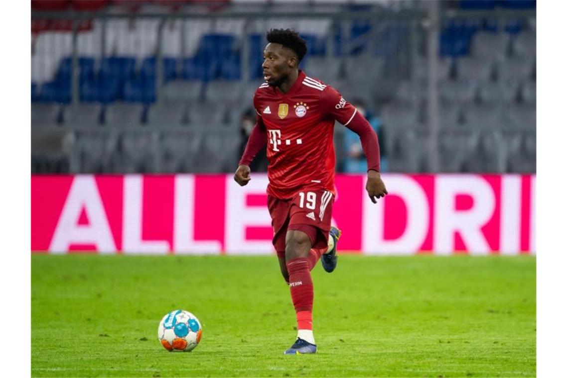 Sportkardiologe: Herz häufiger Thema wegen Durchseuchung Bei Bayerns Alphonso Davies wurden Anzeichen einer leichten Herzmuskelentzündung festgestellt. Foto: Sven Hoppe/dpa