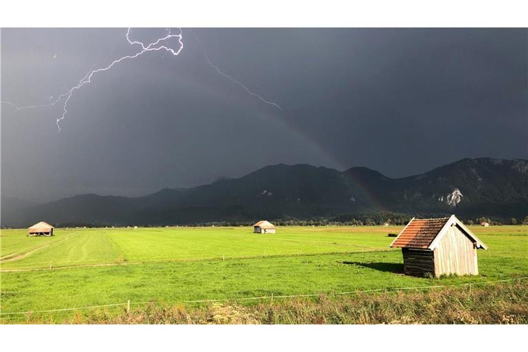 Bei Bergwanderungen sind Gewitter eine besonders große Gefahr. (Symbolbild)