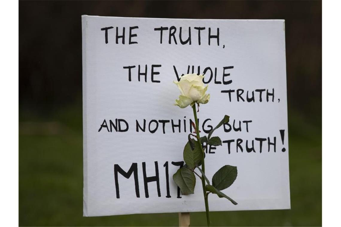 Emotionen und leere Anklagebank: MH17-Abschuss vor Gericht