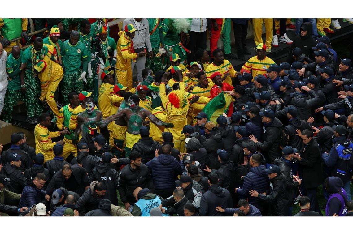 Bei dem Afrika-Cup-Endspiel zwischen dem Senegal und Marokko kam es auf und neben dem Platz zu Tumulten. (Archivbild)