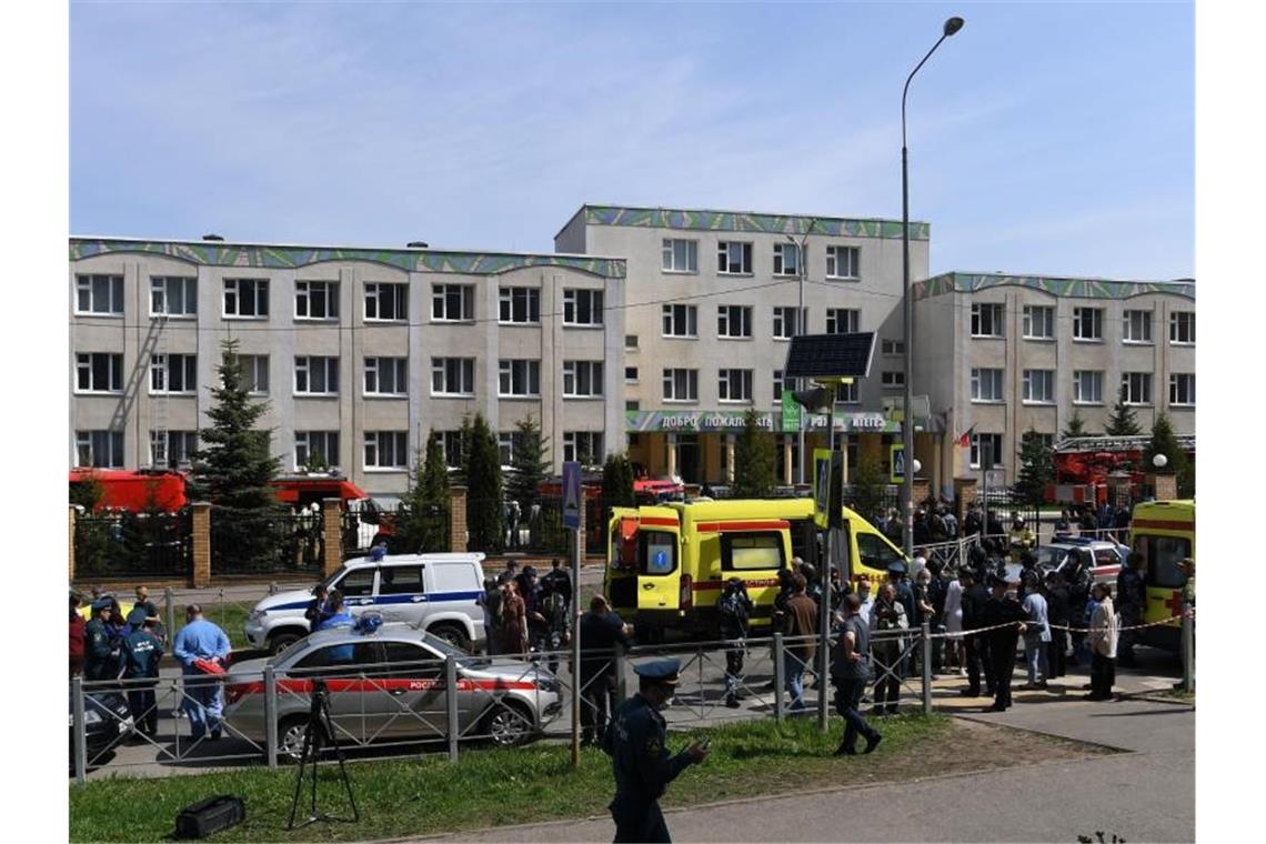 Mehrere Tote bei Angriff auf russische Schule Bei dem Angriff auf die Schule in Kasan sind mindestens neun Menschen getötet worden. Foto: Maksim Bogodvid/Sputnik/dpa