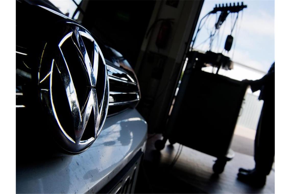 Bei dem ausgehandelten VW-Angebot für eine Diesel-Entschädigung könnten etwa 620 Millionen Euro ausbezahlt werden. Foto: Julian Stratenschulte/dpa