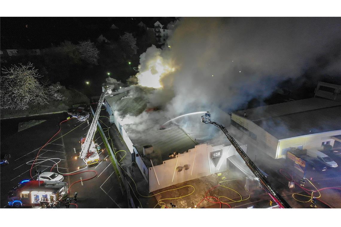Bei dem Brand in Kehl  am frühen Sonntagmorgen hatten sich 750 Menschen aus der Halle selbst in Sicherheit bringen können.