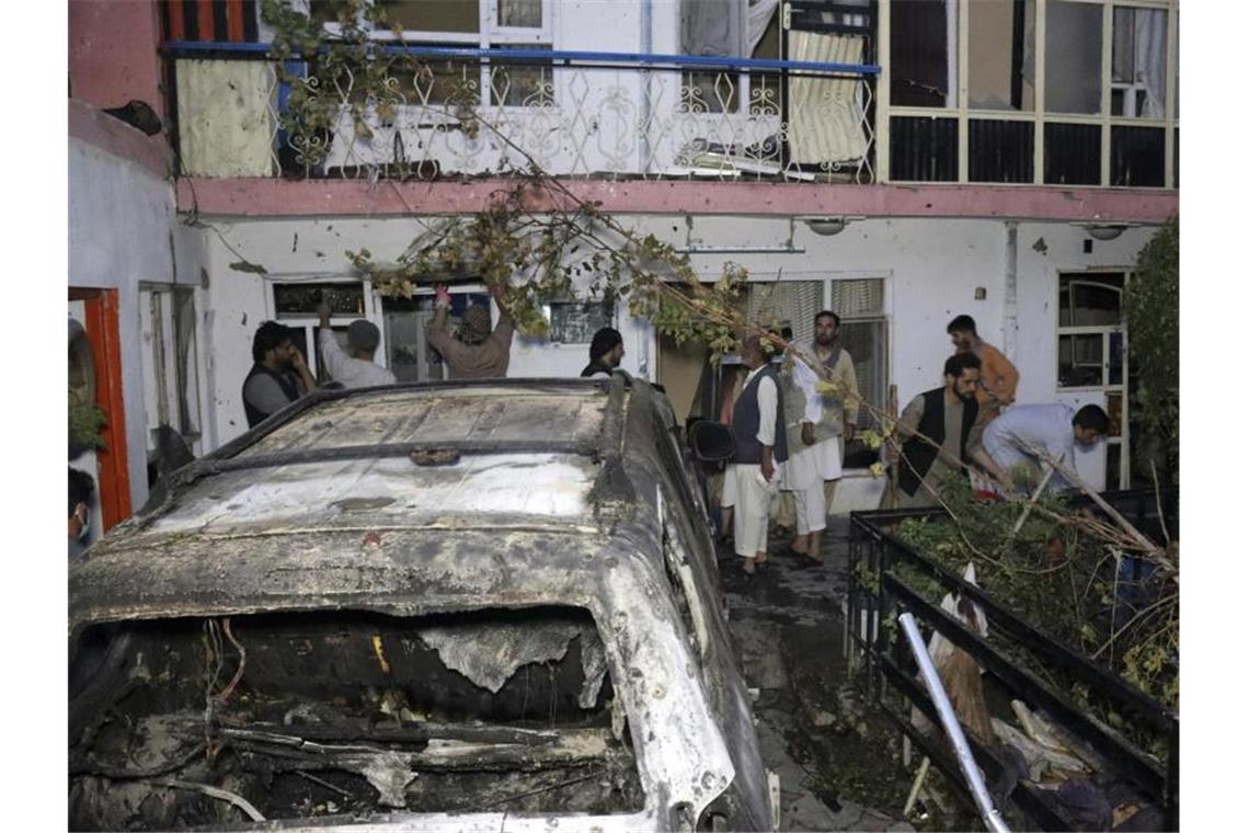 US-Militär räumt Tötung von Zivilisten in Kabul ein Bei dem Drohnenangriff wurde ein Auto vor einem Haus in Kabul getroffen. Doch es starben keine Terroristen, sondern Zivilisten. Foto: Khwaja Tawfiq Sediqi/AP/dpa