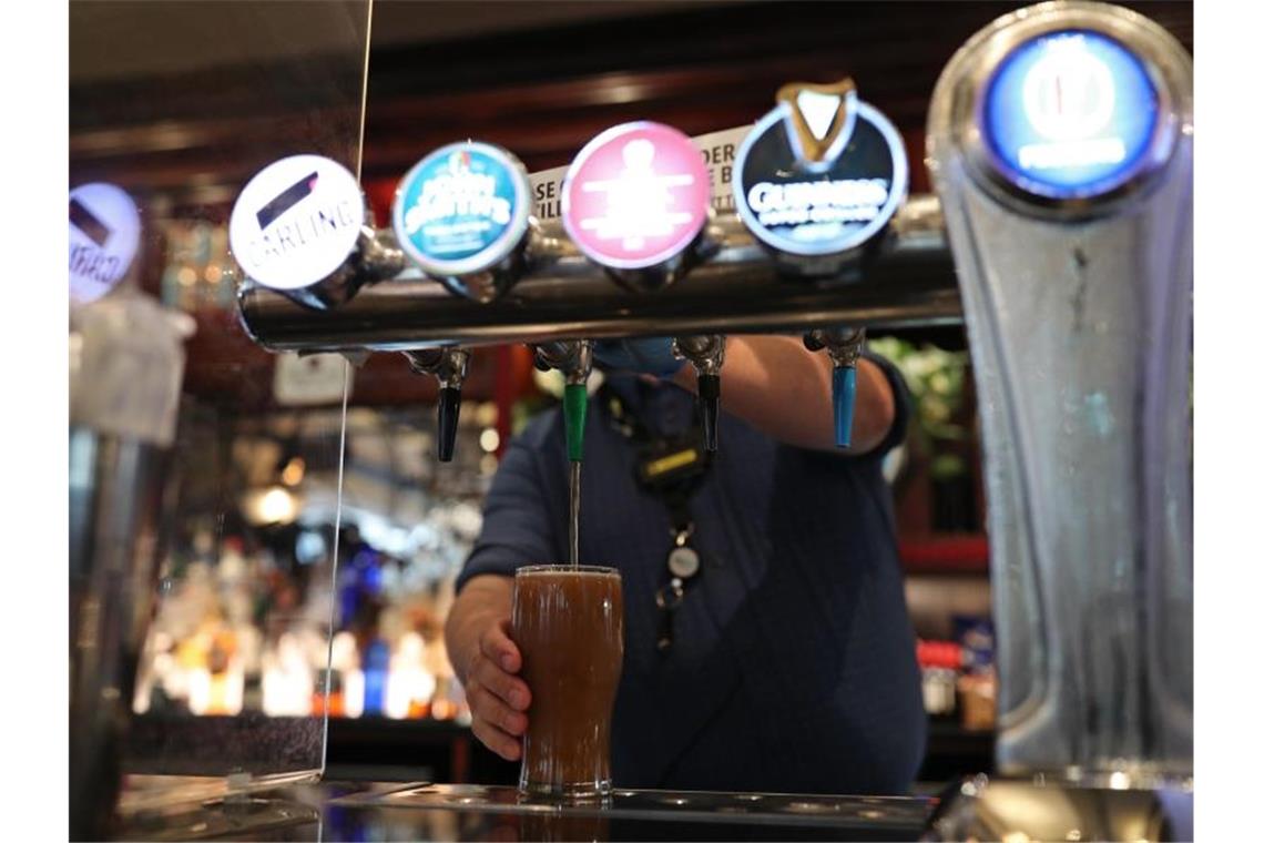 Bei dem Einsturz eines Zwischengeschosses in einer Bar in London wurden 13 Personen verletzt. Foto: Yui Mok/PA Wire/dpa/Symbolbild