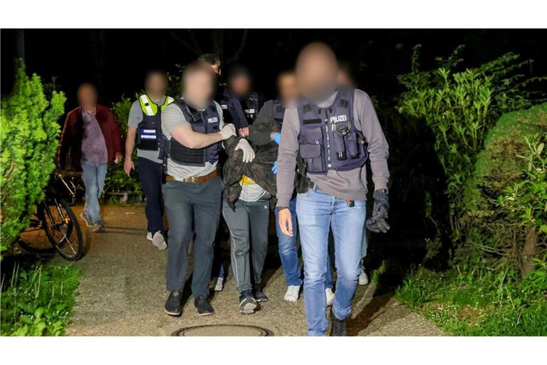 Bei dem Festgenommenen handelt es sich laut Polizei "mit an Sicherheit grenzender Wahrscheinlichkeit" um den gesuchten Tatverdächtigen.