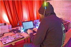 Bei dem Hacking-Event „FSCK“ verwandelt sich am Wochenende ein Teil des Kino Universum in einen Raum für Programmierer und Co.