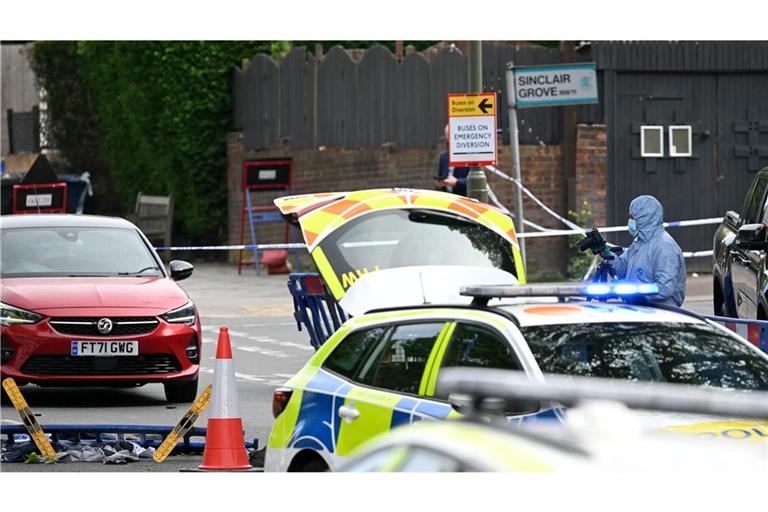 Bei dem Messerangriff wurden zwei Menschen verletzt.