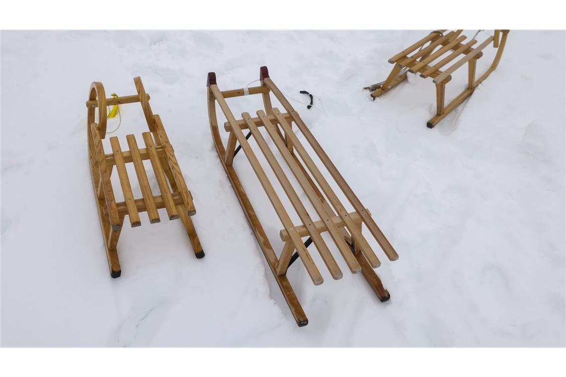 Bei dem Rodelunfall prallte die 13-Jährige gegen einen Baum (Symbolbild).