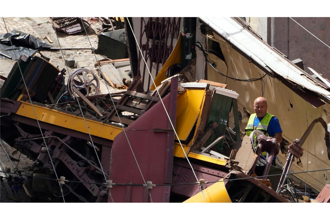 Bei dem schwersten Unglück dieser Art mit Standseilbahnen in Lissabon sind 16 Menschen ums Leben gekommen und 21 zum Teil schwer verletzt worden.