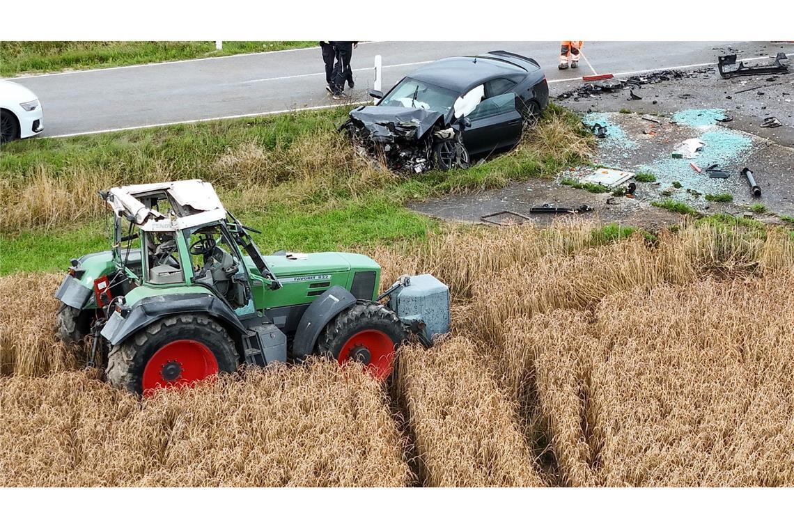 Traktor überschlägt sich - Zwei Kinder schwer verletzt Bei dem Überschlag wurde ein vierjähriger Junge aus dem Traktor geschleudert und schwer verletzt.