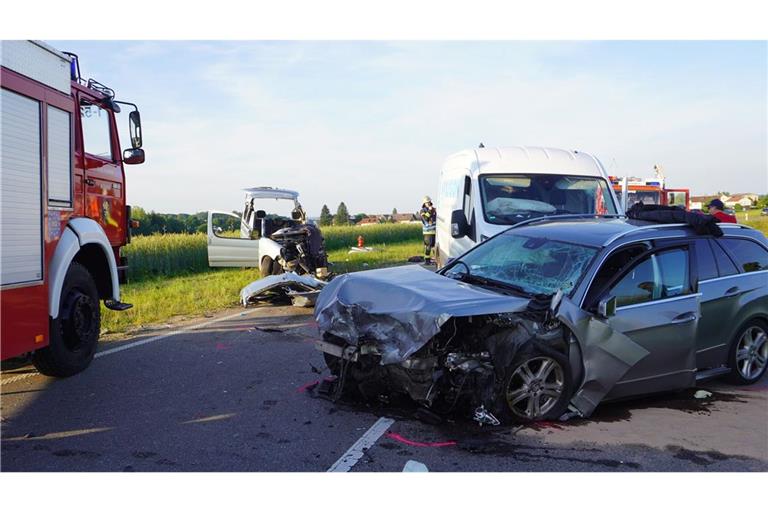 Bei dem Unfall im Landkreis Sigmaringen ist ein Mensch ums Leben gekommen, weitere Personen wurden verletzt.