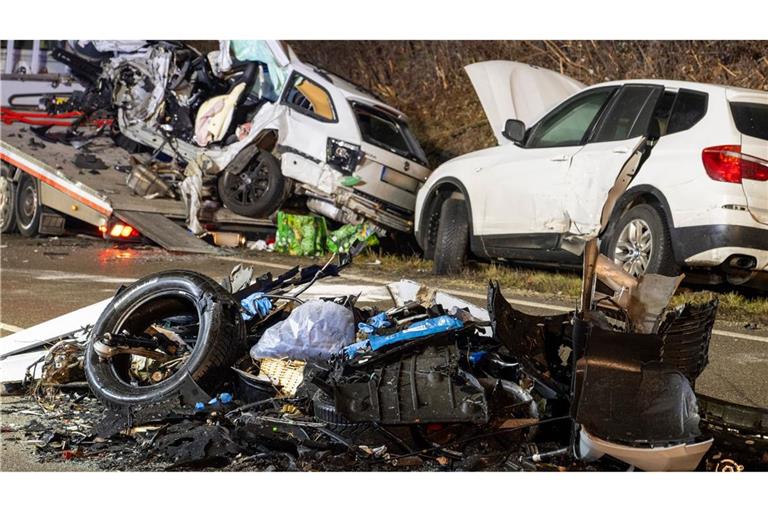 Bei dem Unfall kamen drei Menschen ums Leben, darunter ein vier Jahre altes Kind.