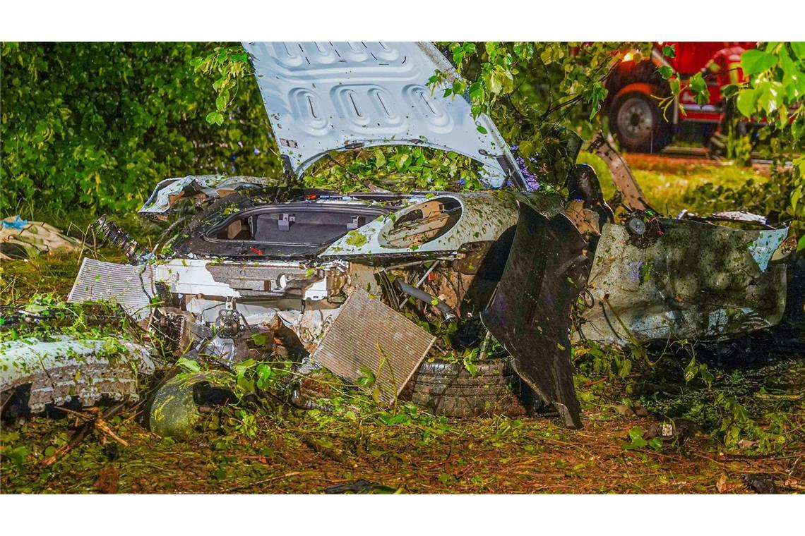 Bei dem Unfall starben zwei Menschen.
