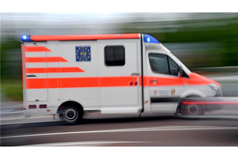 Bei dem Unfall wurden mehrere Personen verletzt. (Symbolbild)