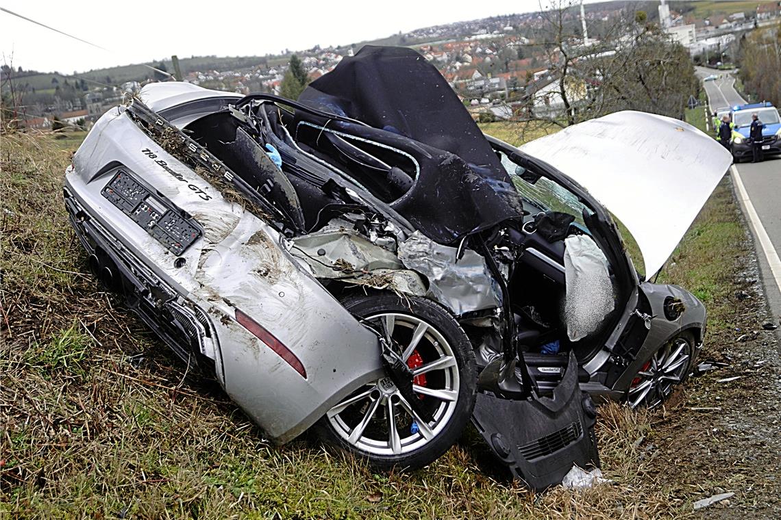 Schwerer Unfall mit zwei Verletzten