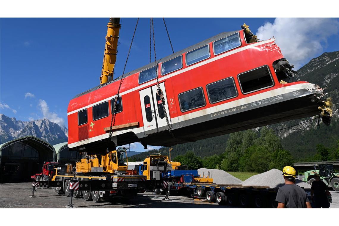 Bei dem Unglück in Garmisch-Patenkirchen war Anfang Juni 2022 vergangenen Jahres ein Regionalzug entgleist.(Archivbild)