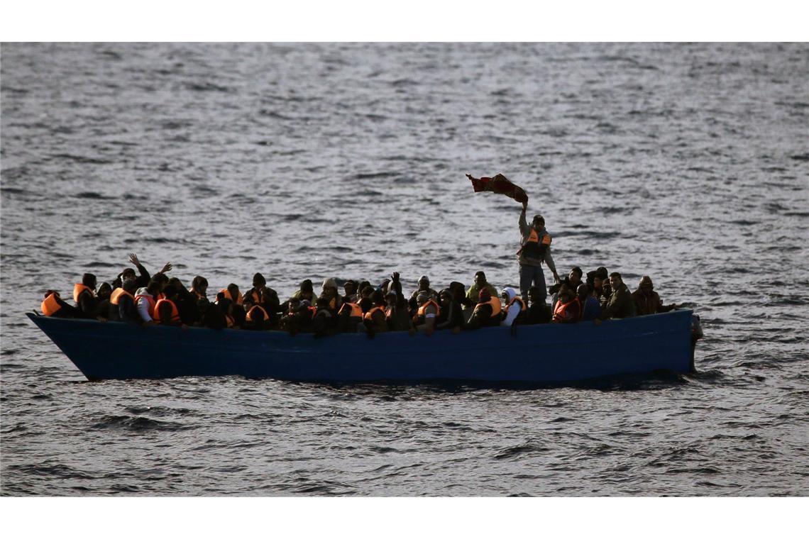 Bei dem Unglück vor zehn Tagen war die griechische Küstenwache zunächst von 18 Toten ausgegangen. (Symbolbild)