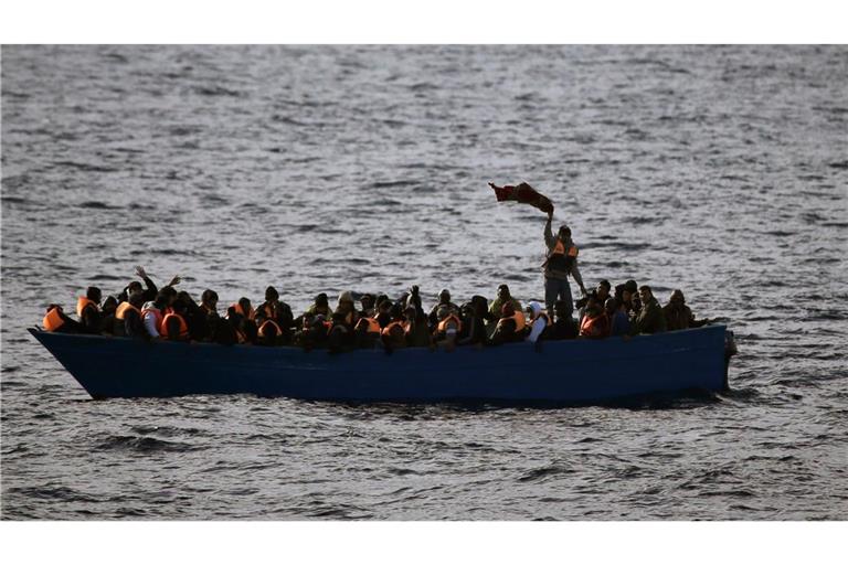 Bei dem Unglück vor zehn Tagen war die griechische Küstenwache zunächst von 18 Toten ausgegangen. (Symbolbild)
